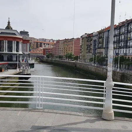 Centrico Con Vistas A La Ria! Garaje, Ideal 2-4 毕尔巴鄂