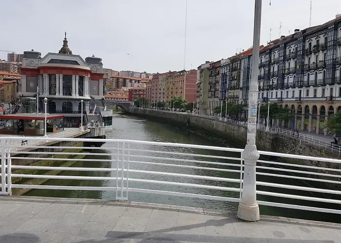 Céntrico Con Vistas A La Ría! Garaje, Ideal 2-4 Bilbao