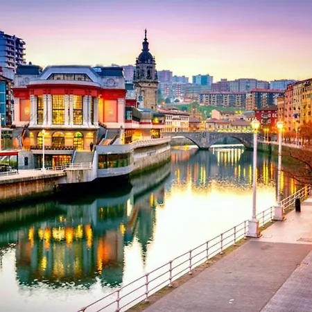 Apartament Centrico Con Vistas A La Ria! Garaje, Ideal 2-4 Bilbao