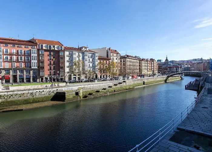 Centrico Con Vistas A La Ria! Garaje, Ideal 2-4 Apartament Bilbao