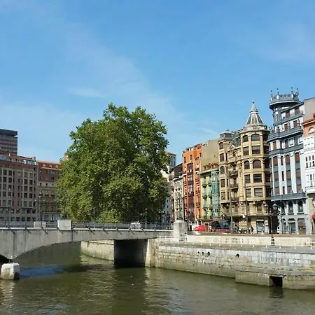 Apartamento Centrico Con Vistas A La Ria! Garaje, Ideal 2-4 Apartment *