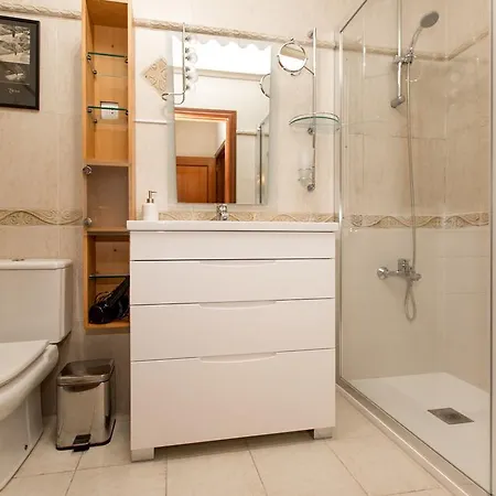 Apartamento Centrico Con Vistas A La Ria! Garaje, Ideal 2-4 *