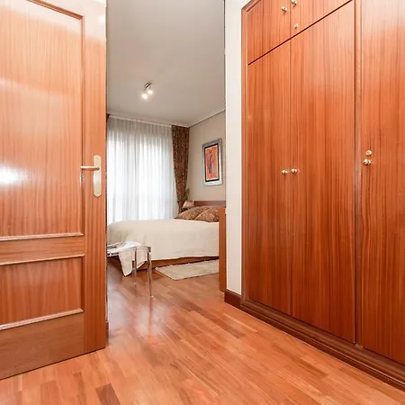 Apartamento Centrico Con Vistas A La Ria! Garaje, Ideal 2-4 *